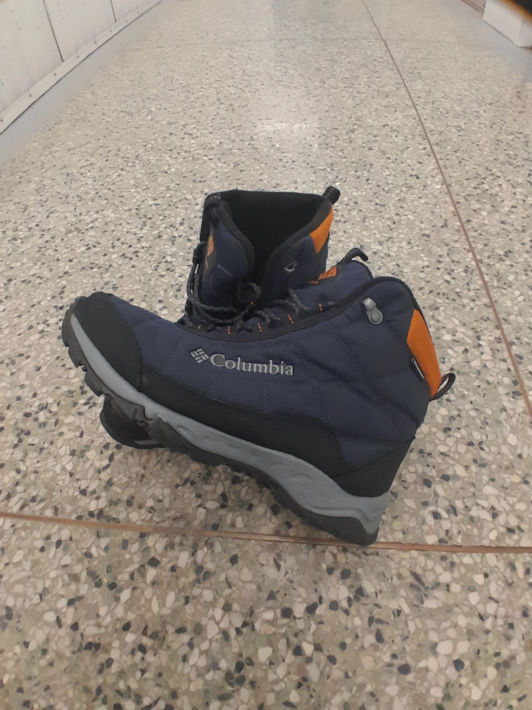 Columbia All Season Boots Men's Size 9