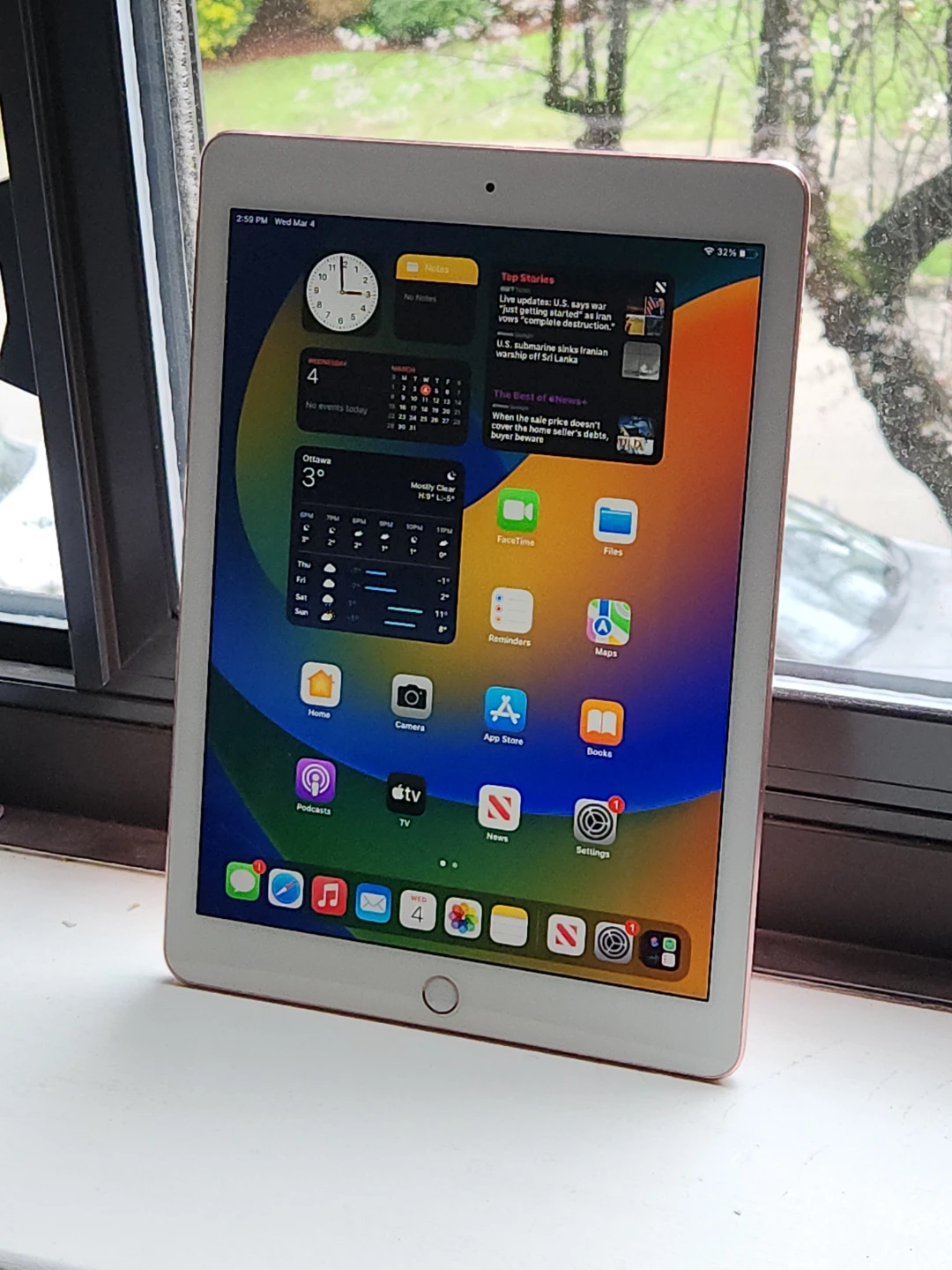 iPad Pro 9.7" with Case - 2016, Rose Gold