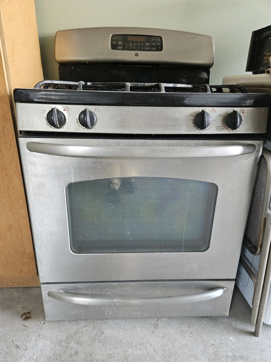 GE Stainless Steel Gas Range - photo 3