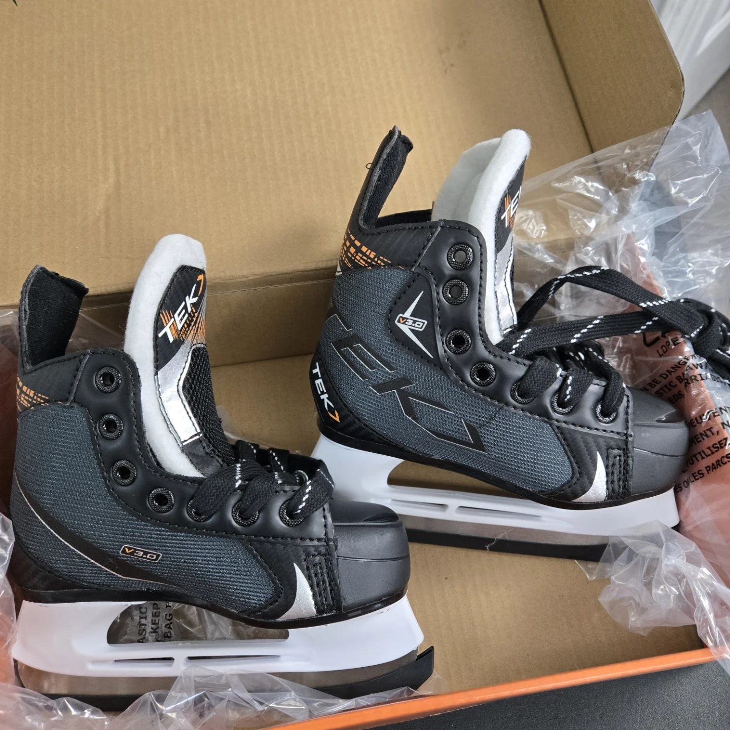 Youth 12 adjustable kids hockey skates