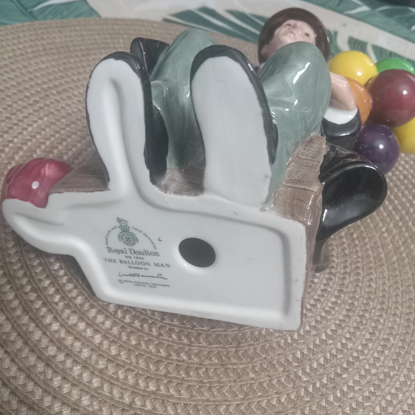 Royal Doulton The Balloon Man Figurine - photo 2
