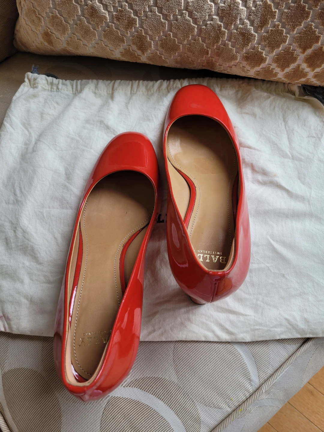 Bally Switzerland Red Patent Leather Pumps - photo 3