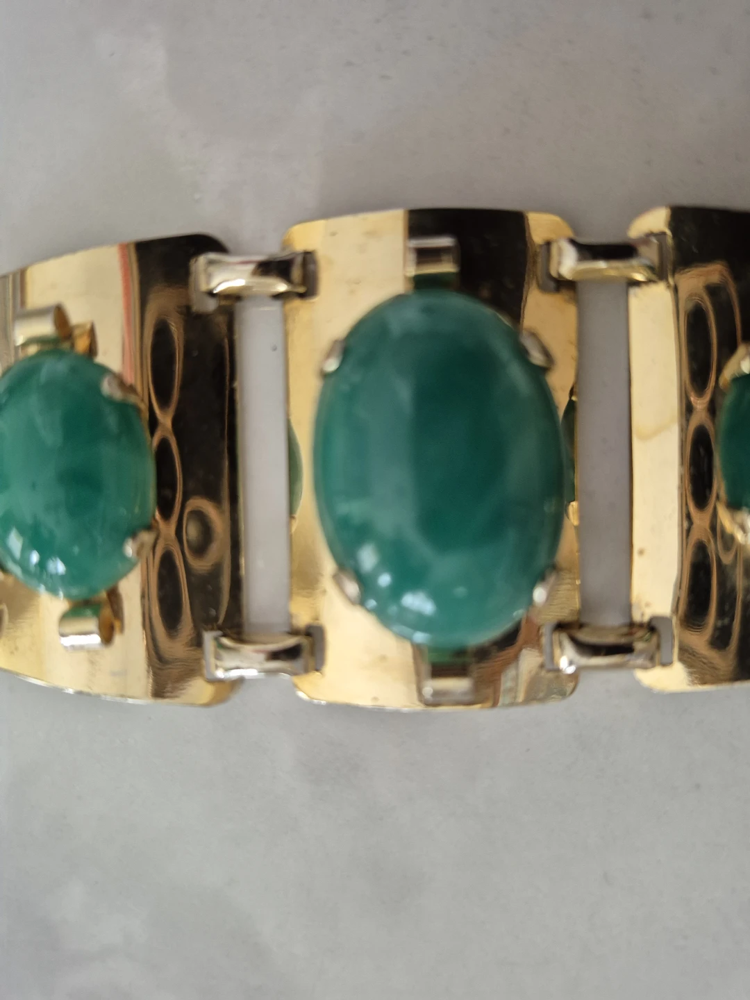 Vintage Gold Tone Bracelet with Green Glass Cabochon Stones - photo 3