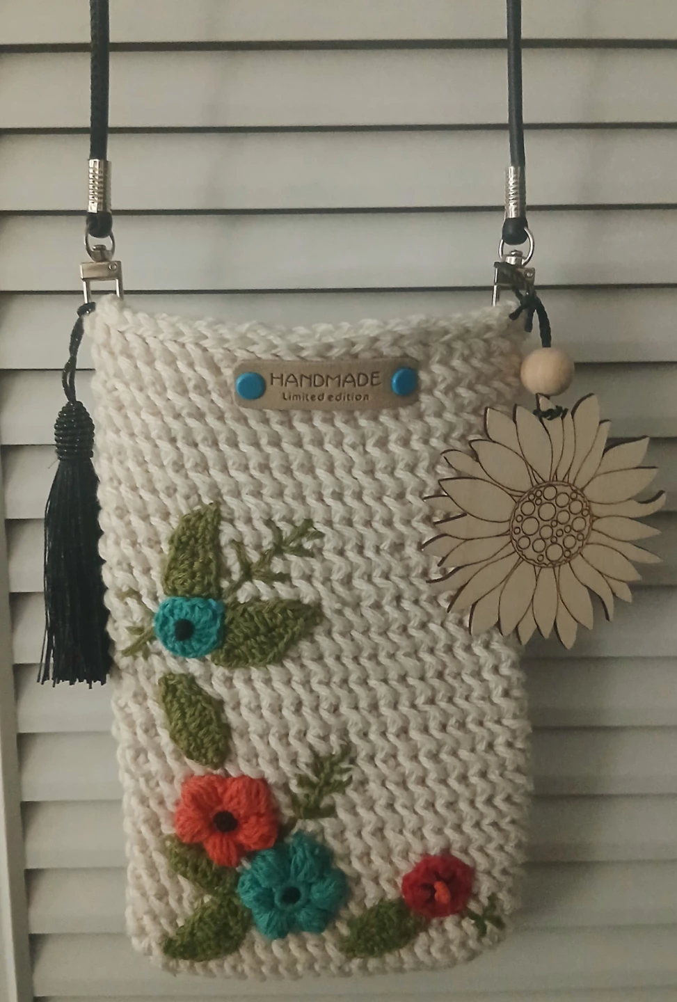 Crochet cell phone bag with inside pocket