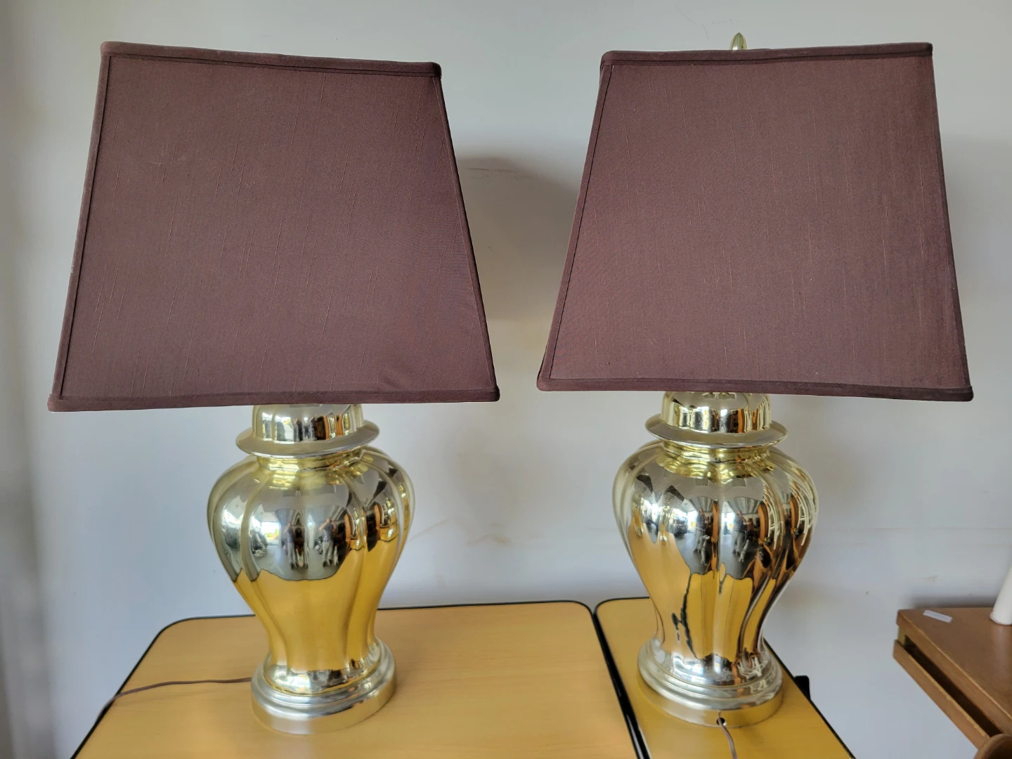Elegant Mid-Century Gold Fluted Table Lamps - photo 3