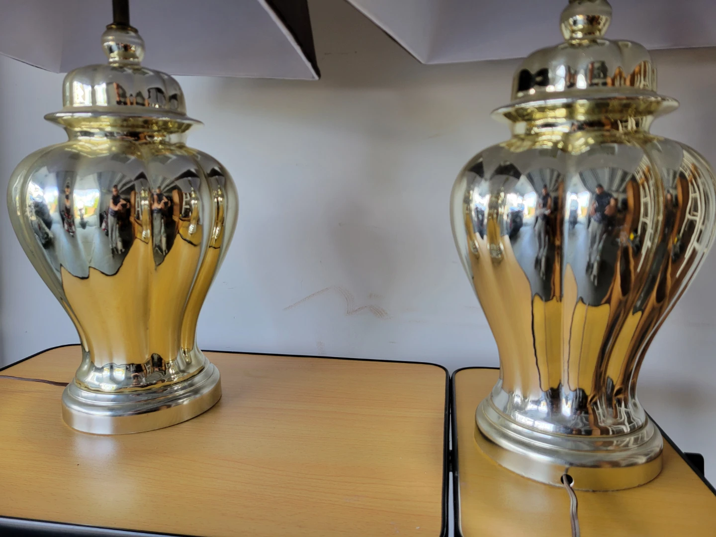 Elegant Mid-Century Gold Fluted Table Lamps - photo 5