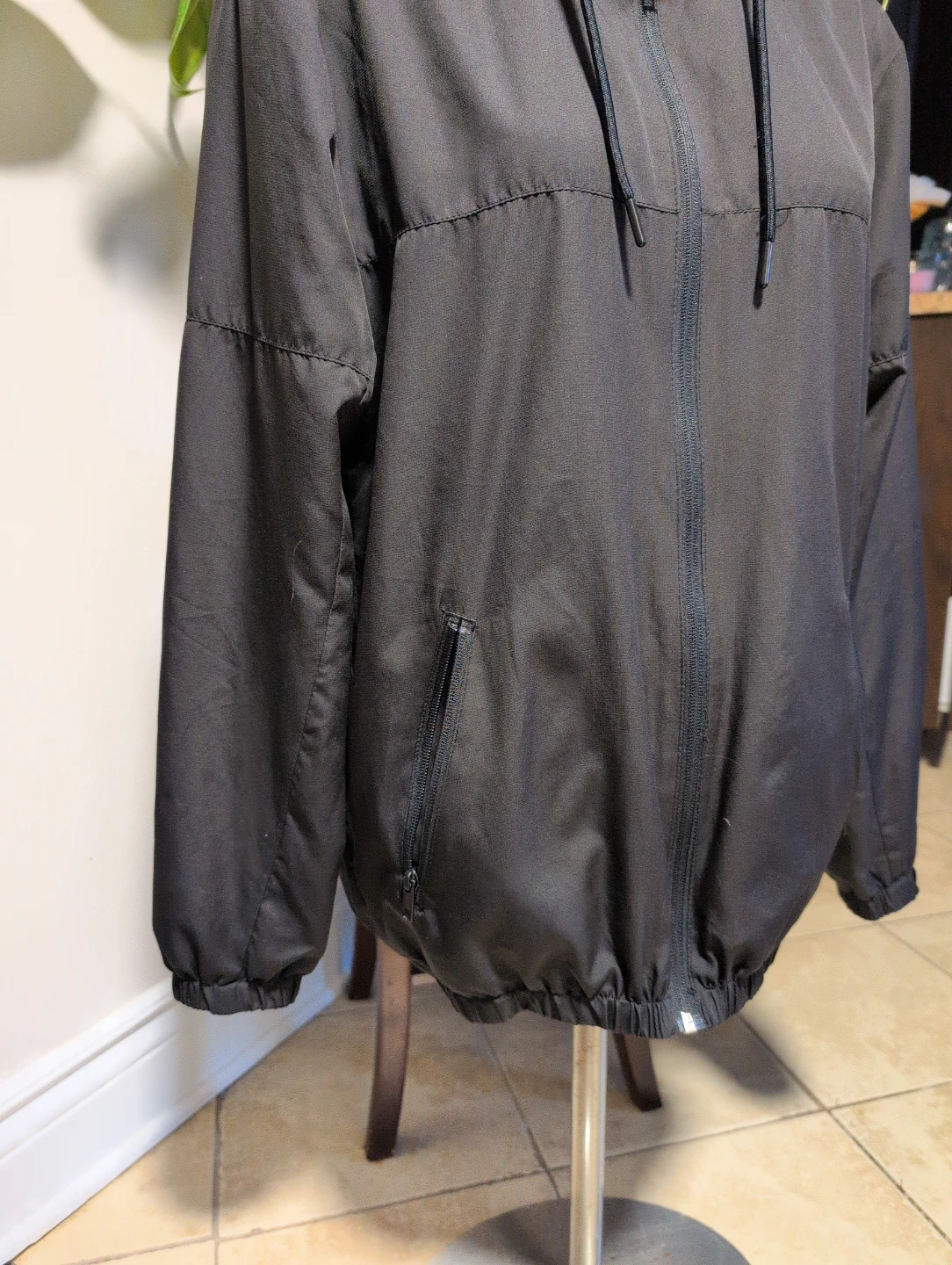 H&M Divided Black Hooded Windbreaker Jacket - photo 2
