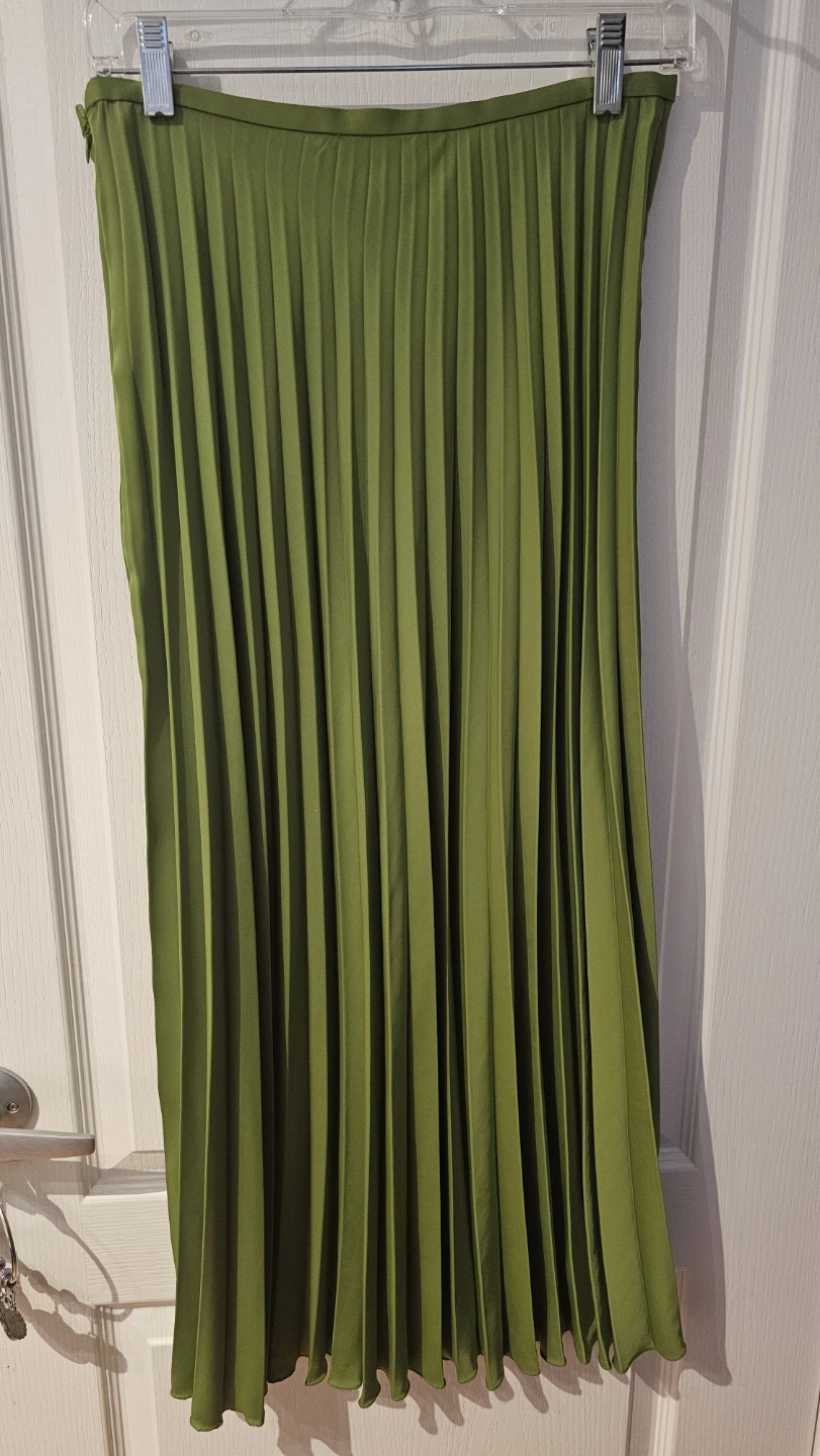 White Club Monaco Top & Green Pleated Skirt Set - Size M