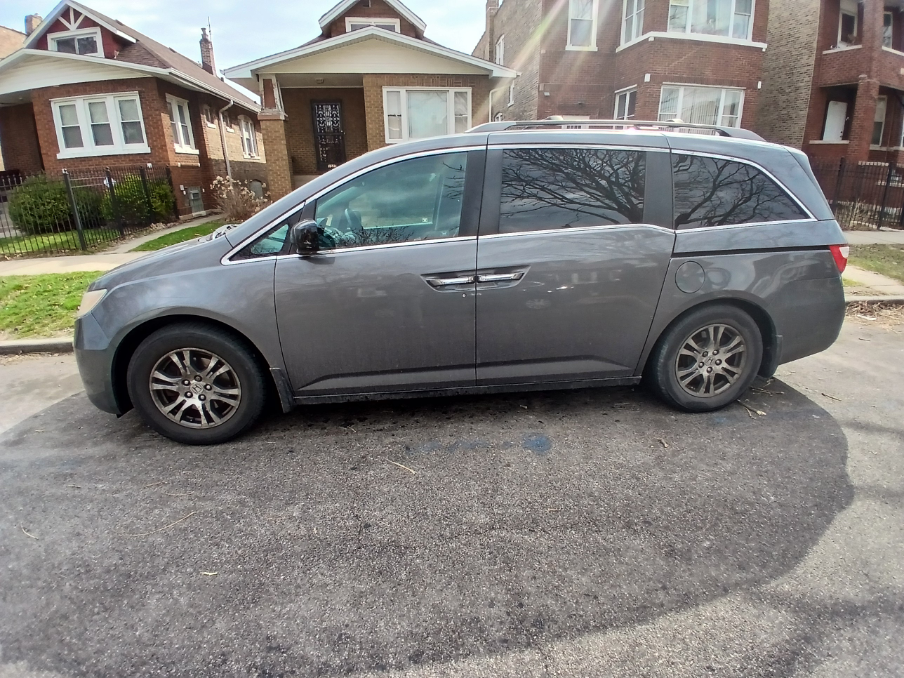 Gray Honda Odyssey Minivan 2012 Gray - photo 5