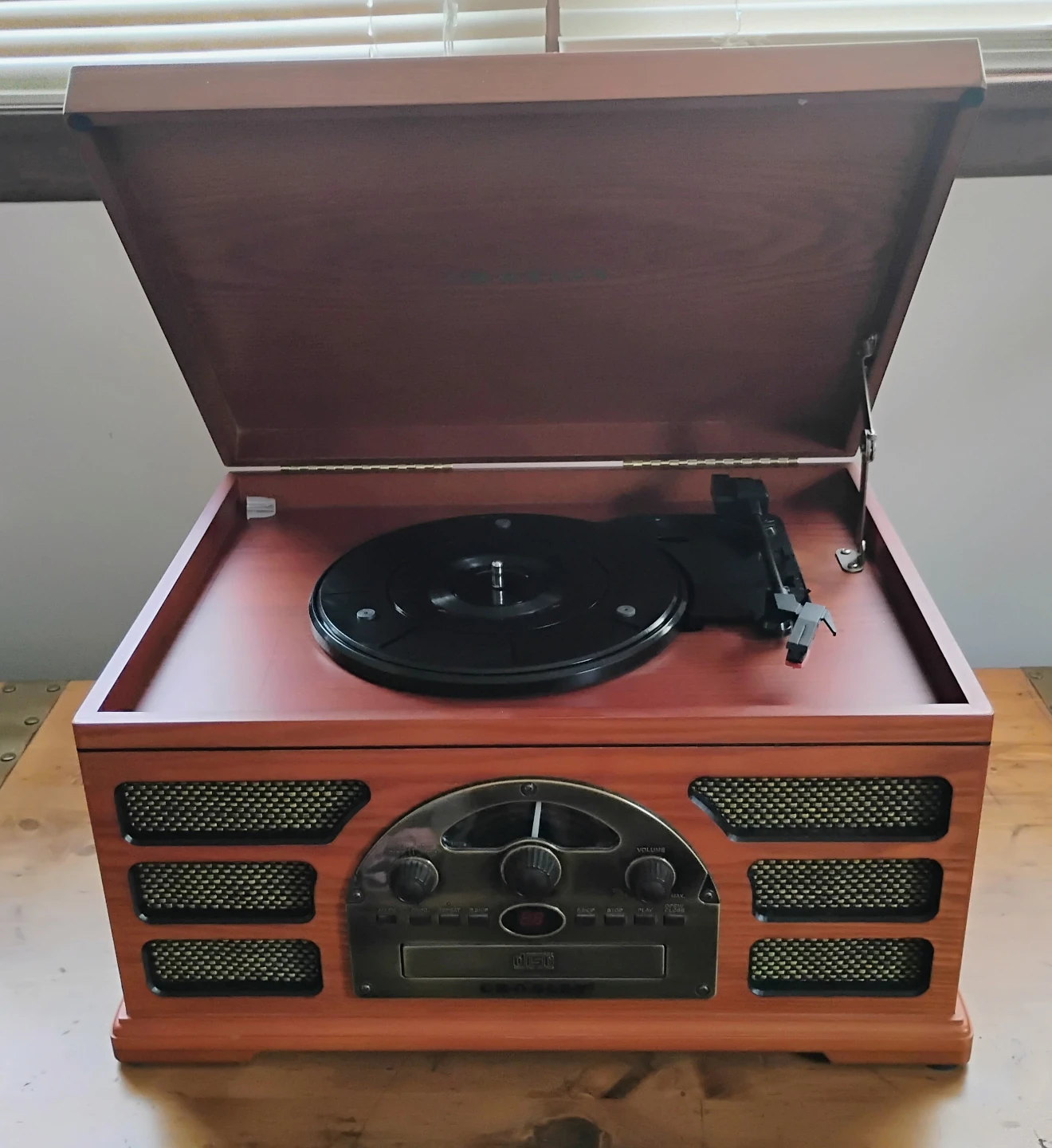 CROSLEY #CR66 AM/FM RADIO, CD & CASSETT PLAYER, TURNTABLE - photo 2