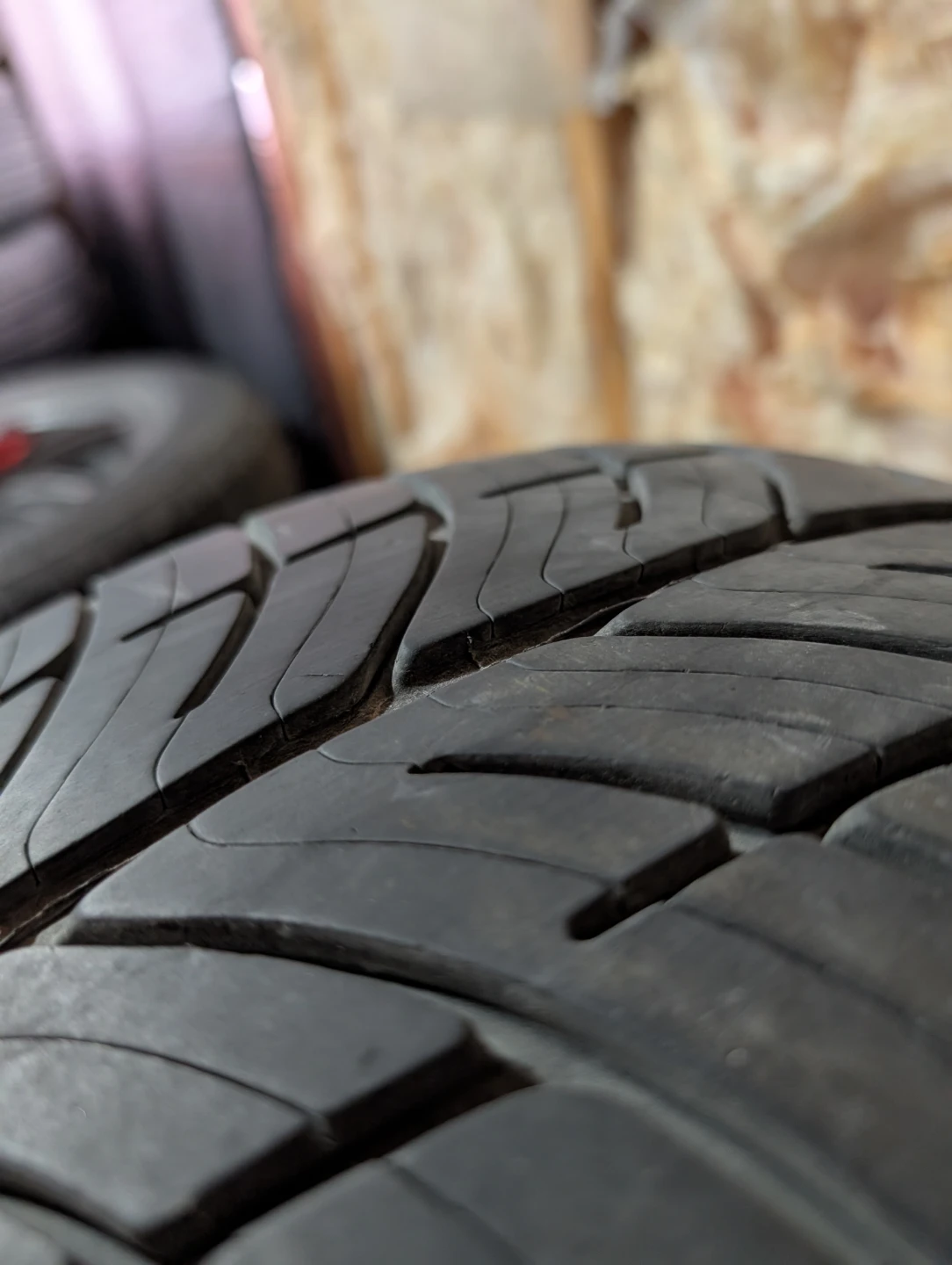 (4)-215/45ZR17 All Season Tires/Rims Off 2013 Hyundai Elantra GT - photo 4