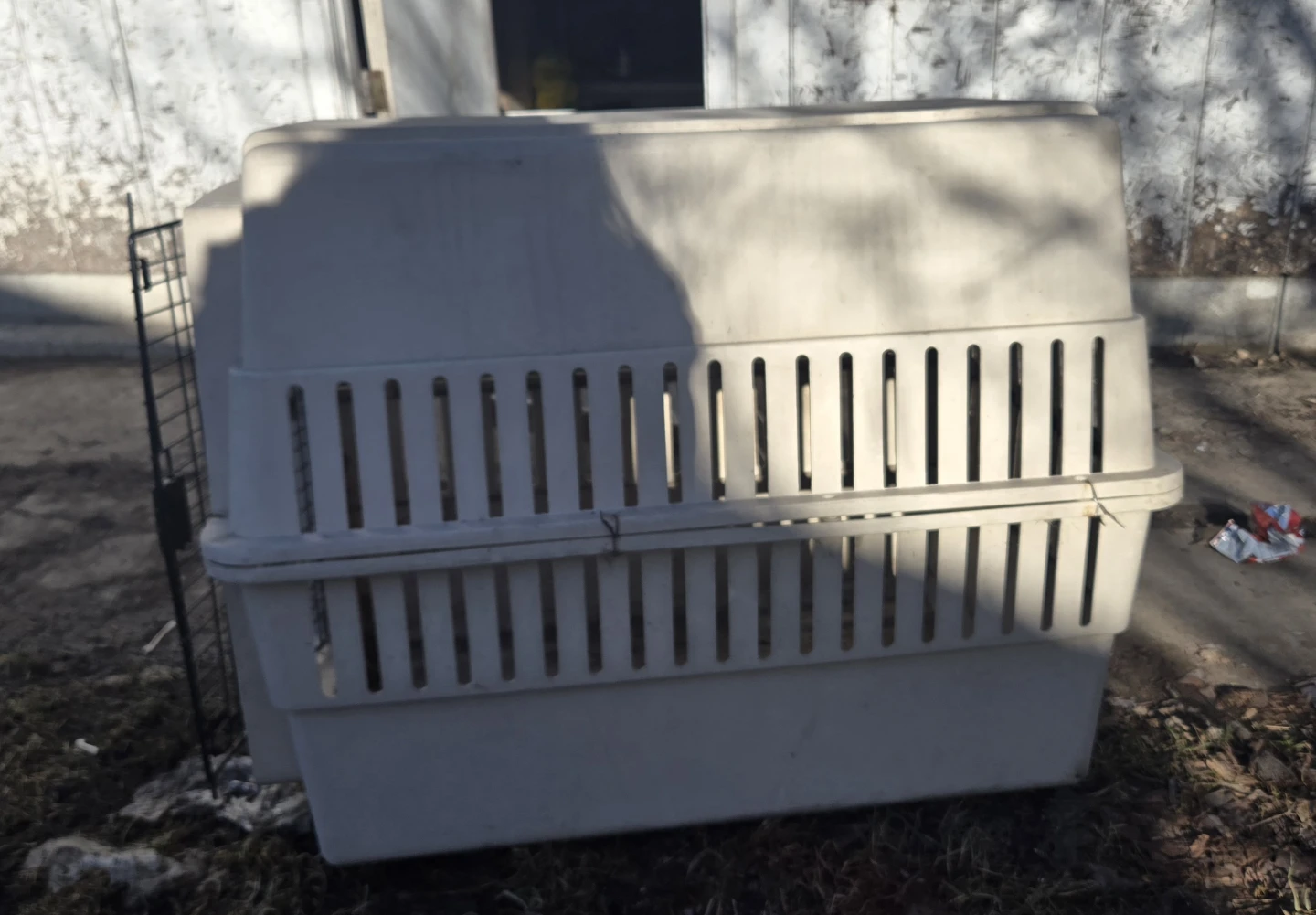 Large dog kennel/crate - photo 2