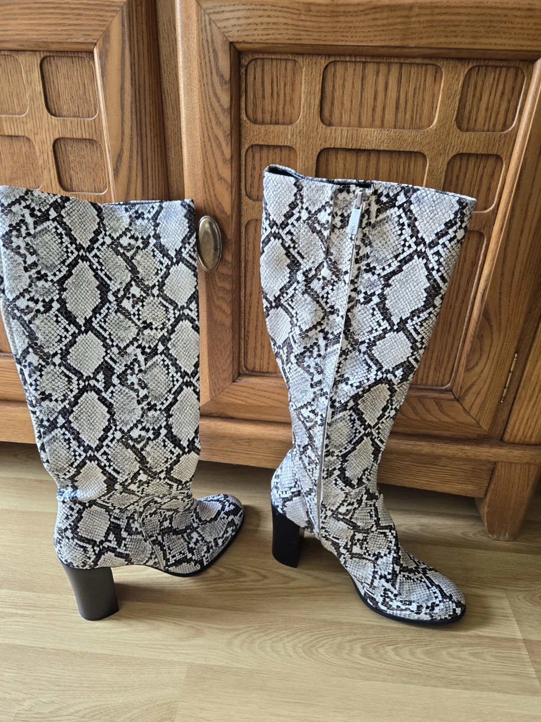 🥕 Kenneth Cole Women's Snake Print Knee-High Boots Size 9.5 - photo 3