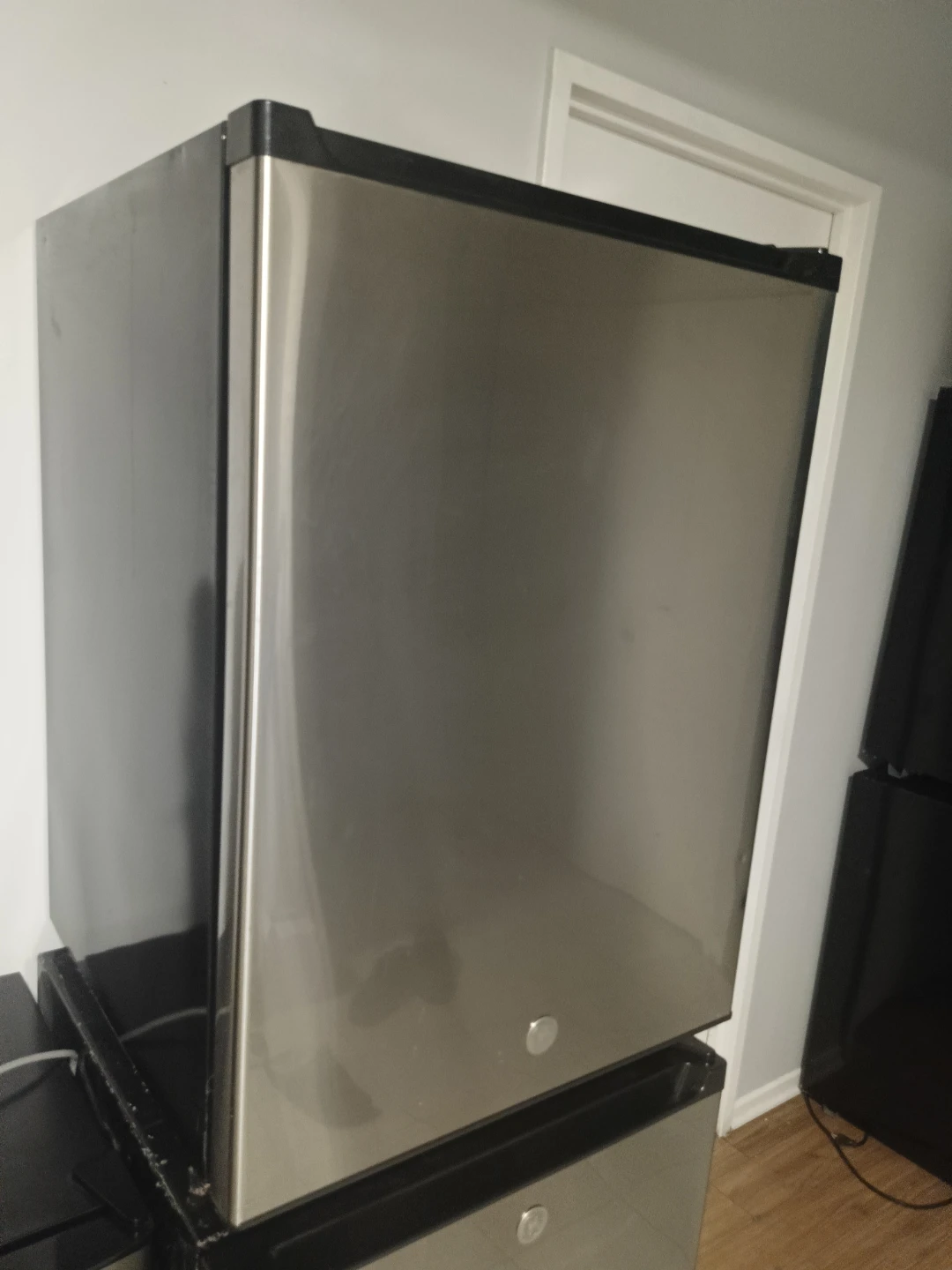 Danby Mini Fridge - photo 2
