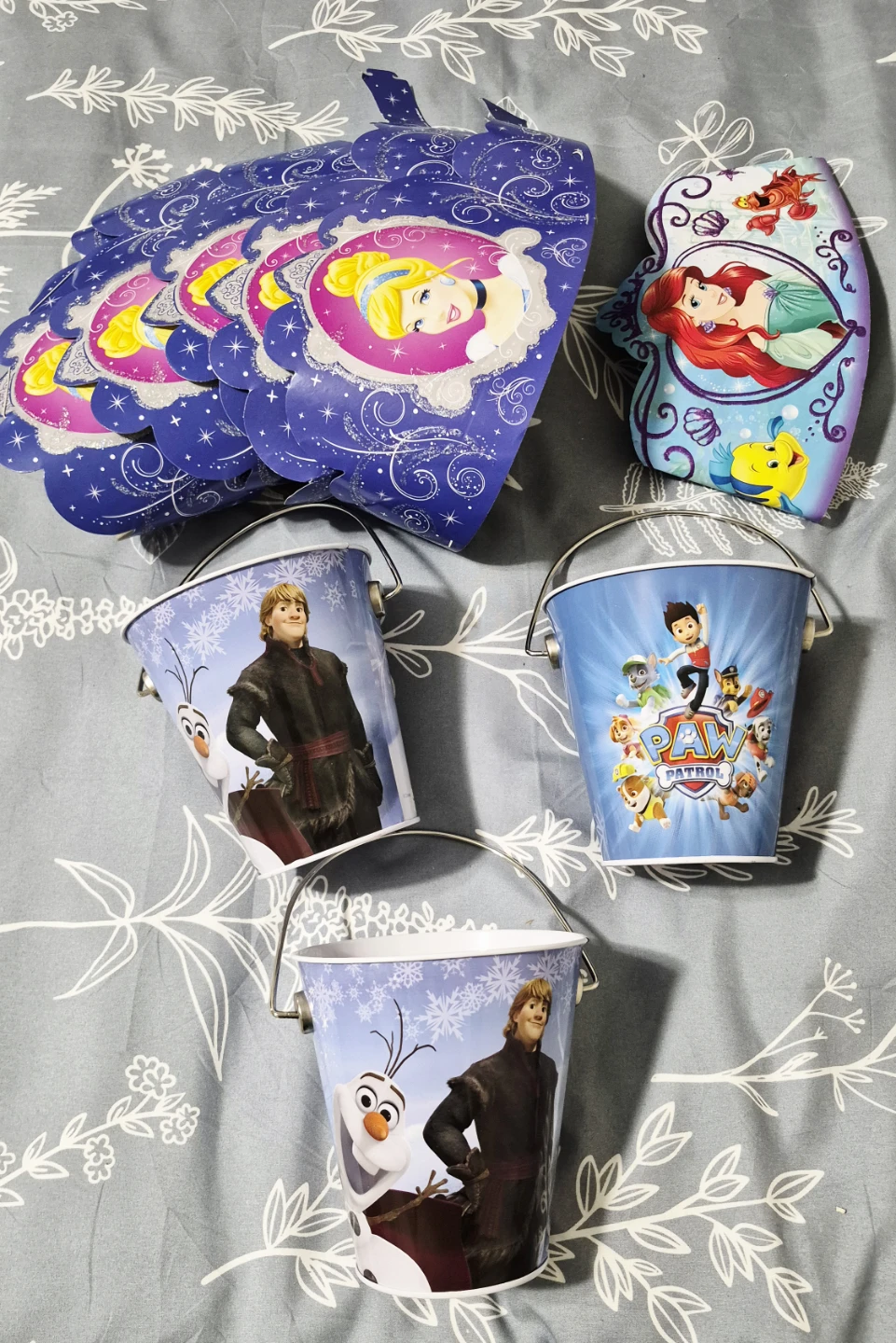 Frozen & Paw Patrol metal buckets, plus princess hats.