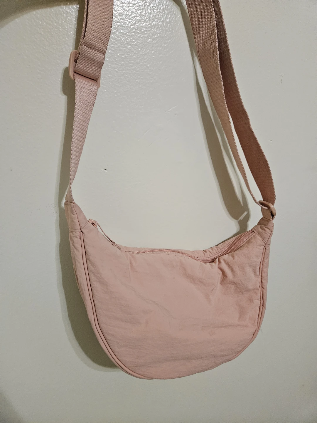 UNIQLO Pink Crescent Shoulder Bag - photo 3