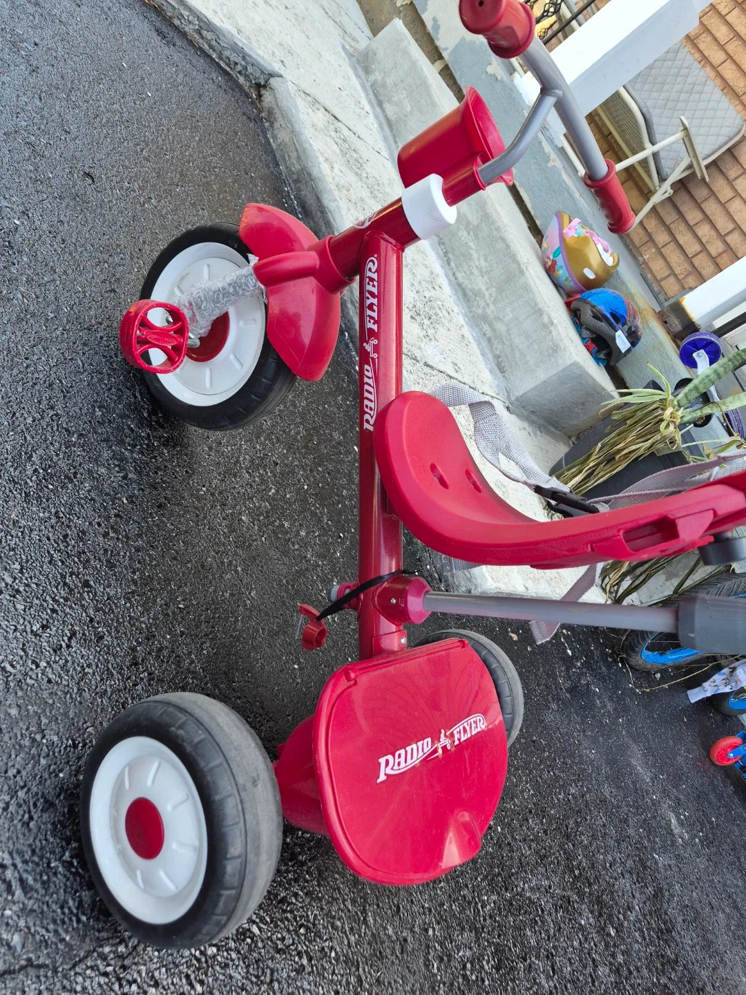 Radio Flyer Tricycle - photo 2
