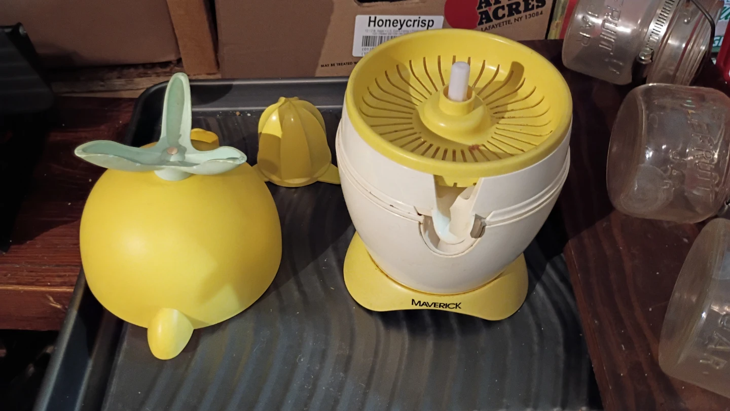 Maverick Electric Citrus Juicer - photo 5