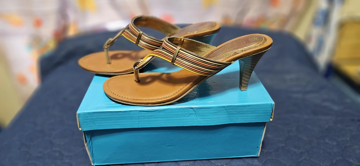 Marianne Women's Strappy Thong Heeled Sandals Size 7 - photo 5