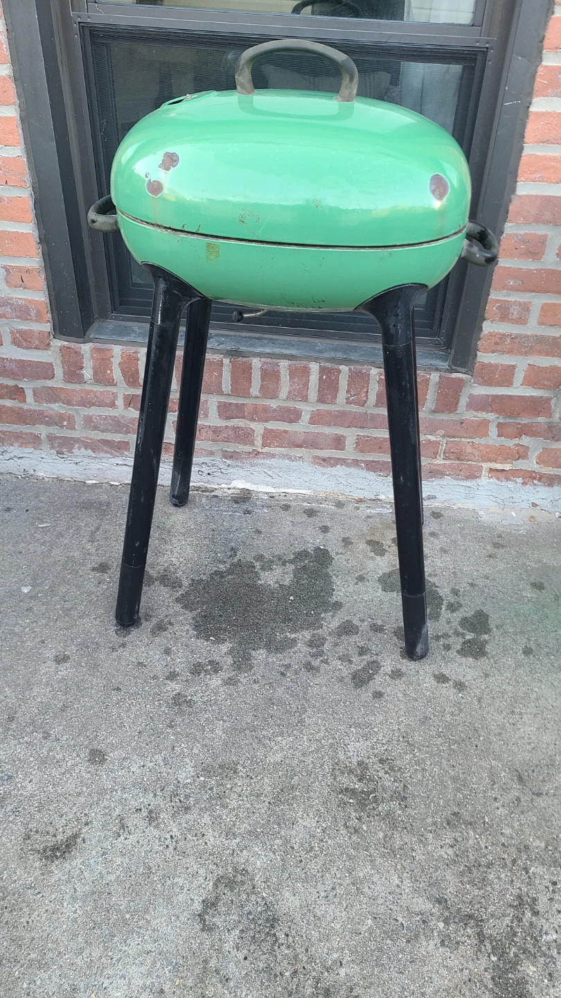 Green Kettle Grill with Stand - photo 4