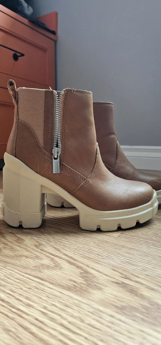 SOREL Women's Ankle Boots - Tan Leather