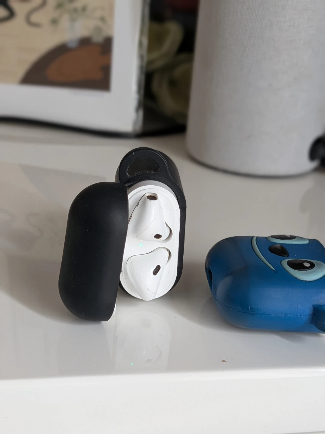 Authentic Apple AirPods 1st Gen (A1523) + Two Cases & Covers - photo 2
