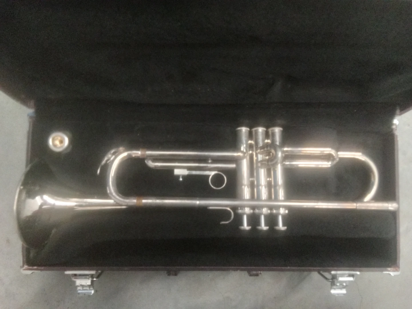 Silver Trumpet with Case YAMAHA YTR1320E 301596 - photo 3