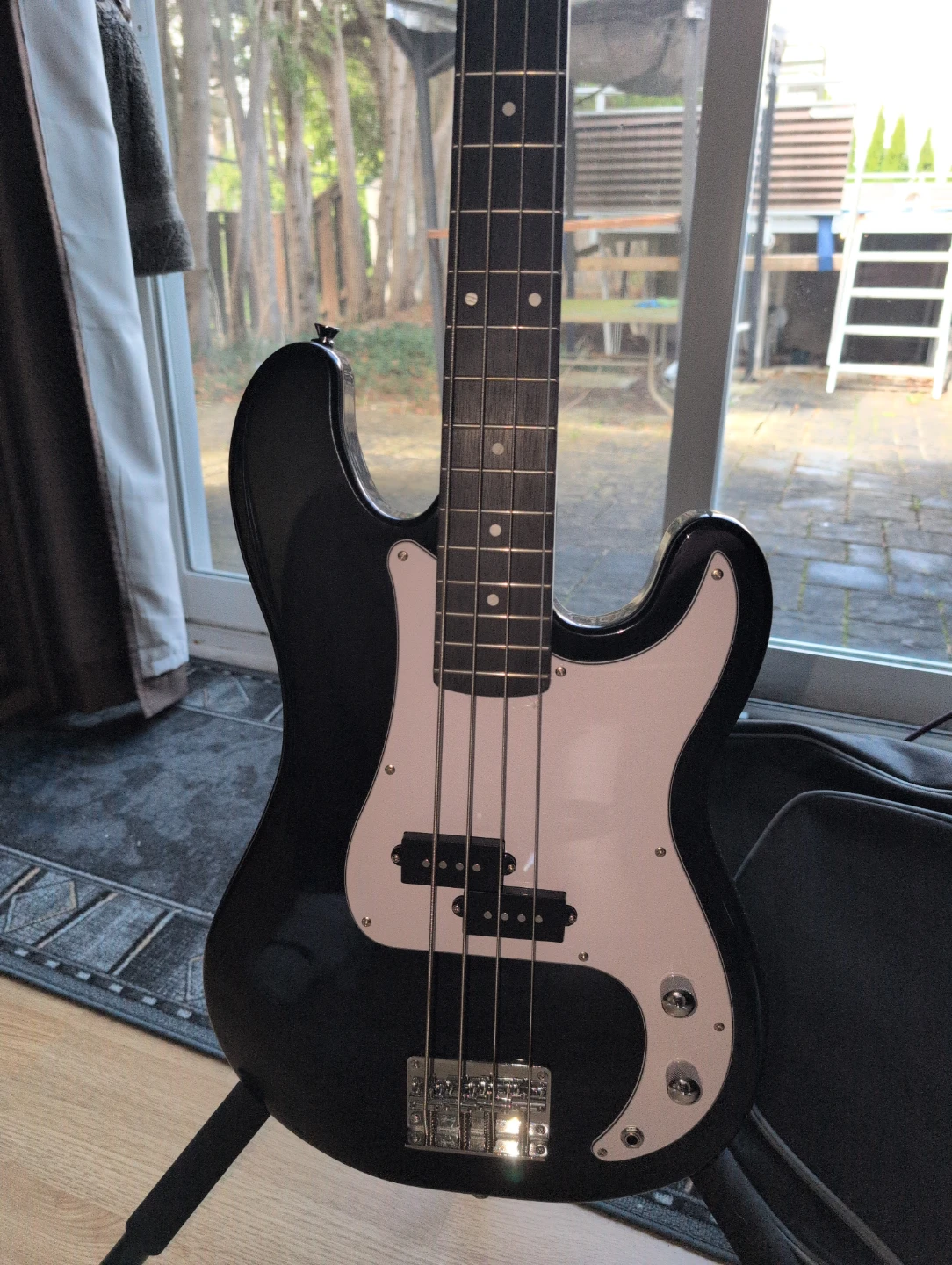 Donner Electric Bass Guitar - Black