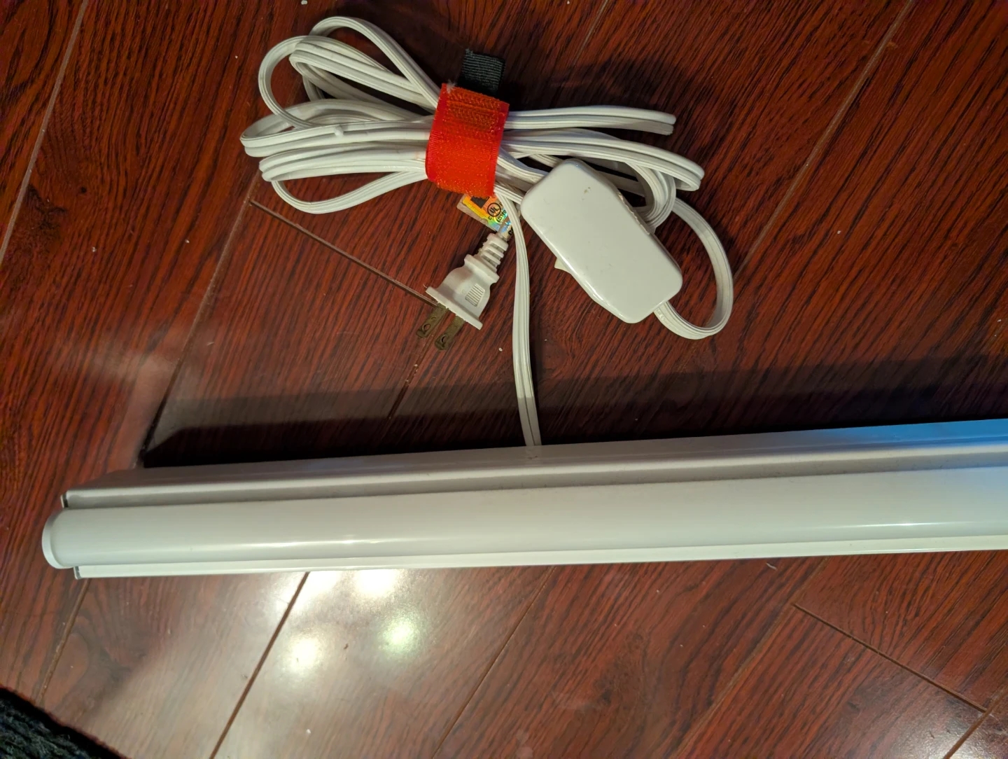 White Fluorescent Light Fixture with Cord - photo 2