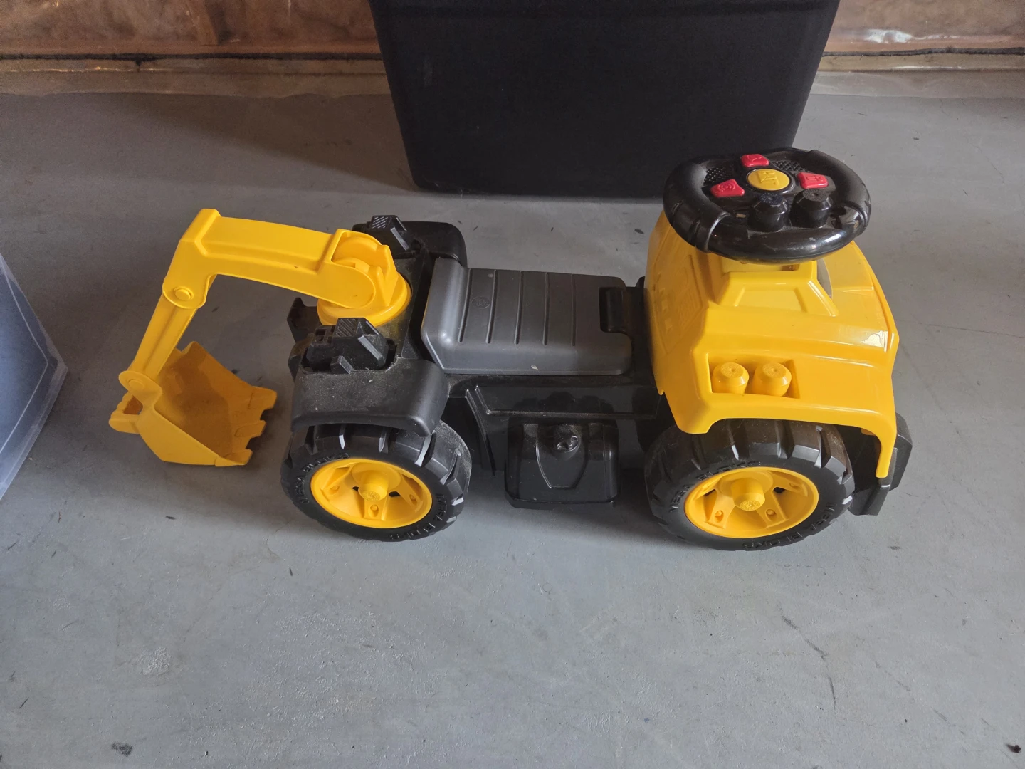Yellow Ride-On Excavator Toy with Movable Scoop