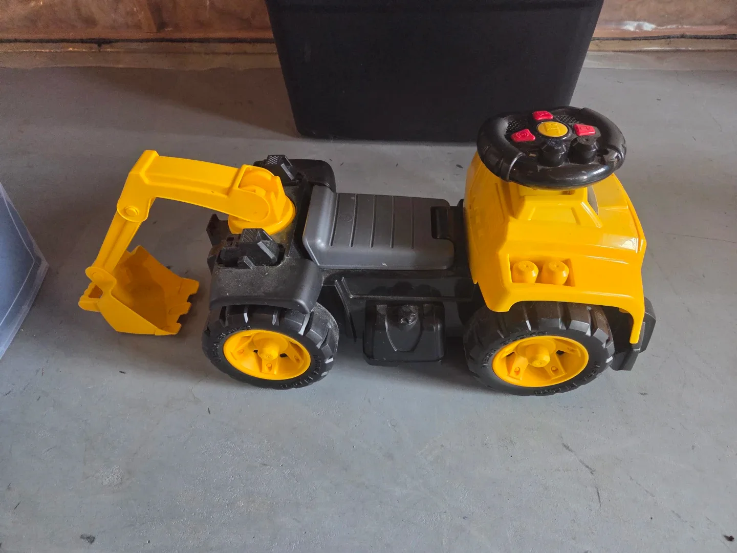 Yellow Ride-On Excavator Toy with Movable Scoop