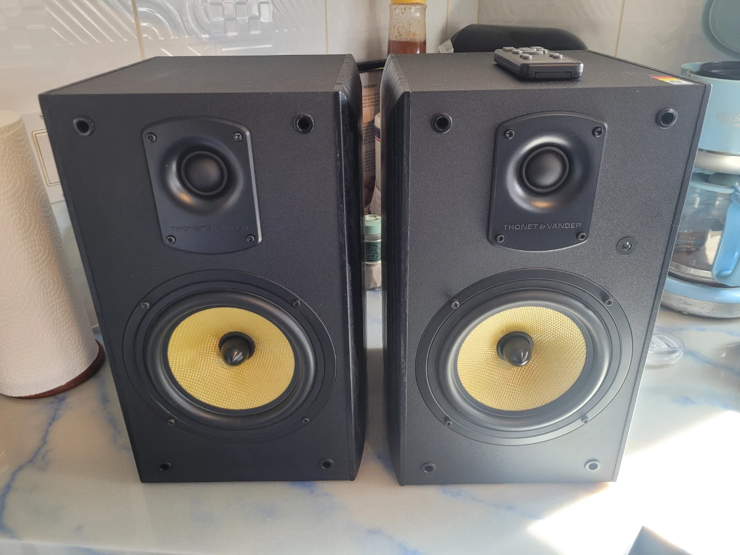 THØNET & VANDER "KUDEL" Bookshelf Speakers with Remote - photo 2