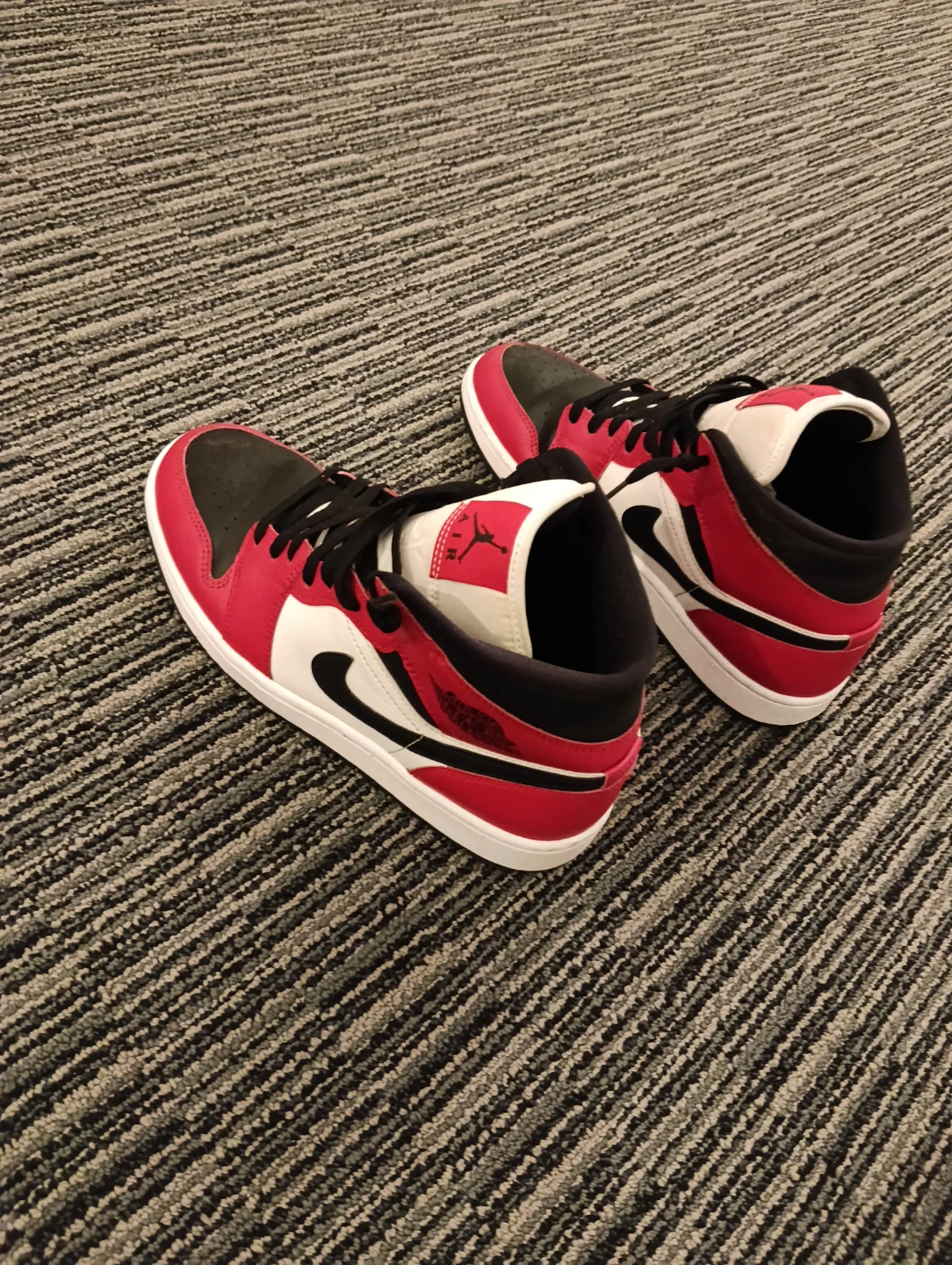 Air Jordans size 9 1/2 - photo 2