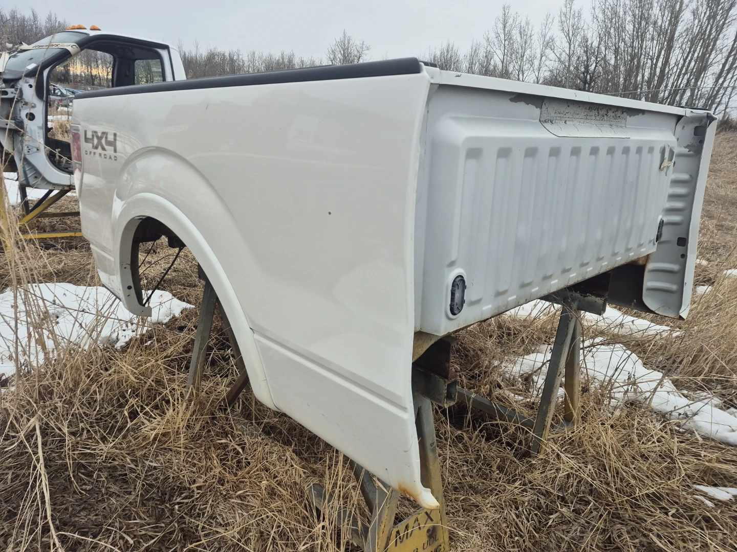 Off White 4x4 Off-Road Truck Bed - photo 3