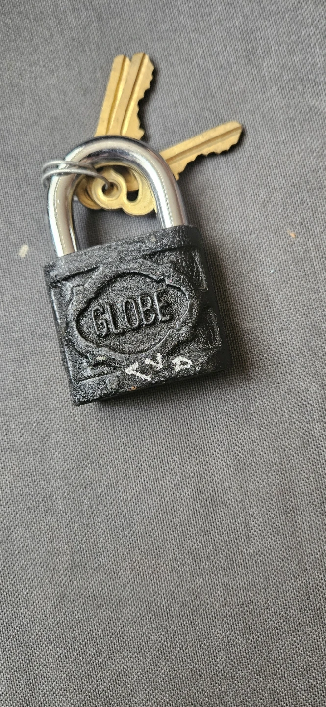 Heavy duty Globe Padlock with 2 and 3 Keys - photo 2