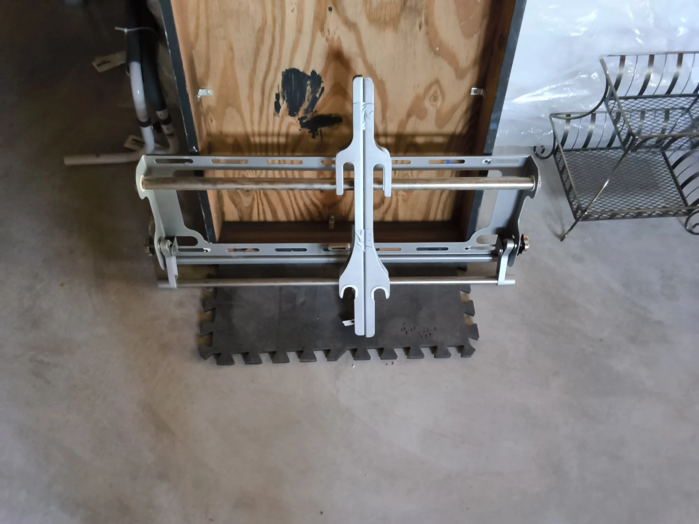 Agustable TV mount for