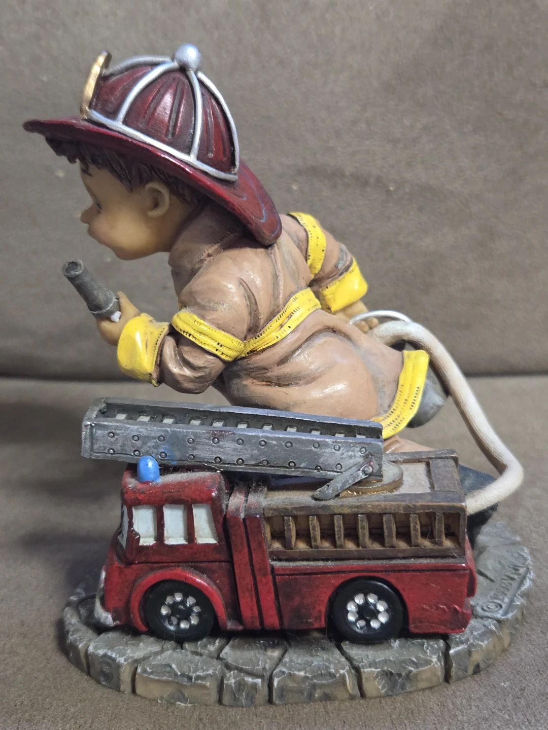 Sweet Takes "Rookie Firefighter" Figurine 1998 - photo 2