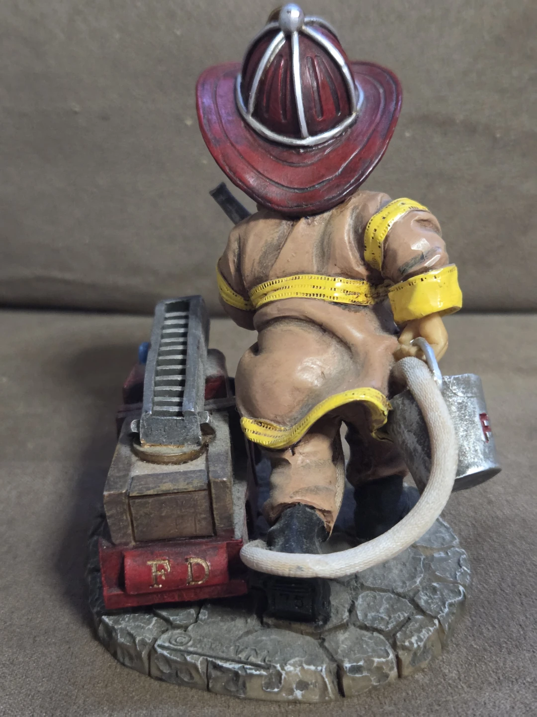 Sweet Takes "Rookie Firefighter" Figurine 1998 - photo 3
