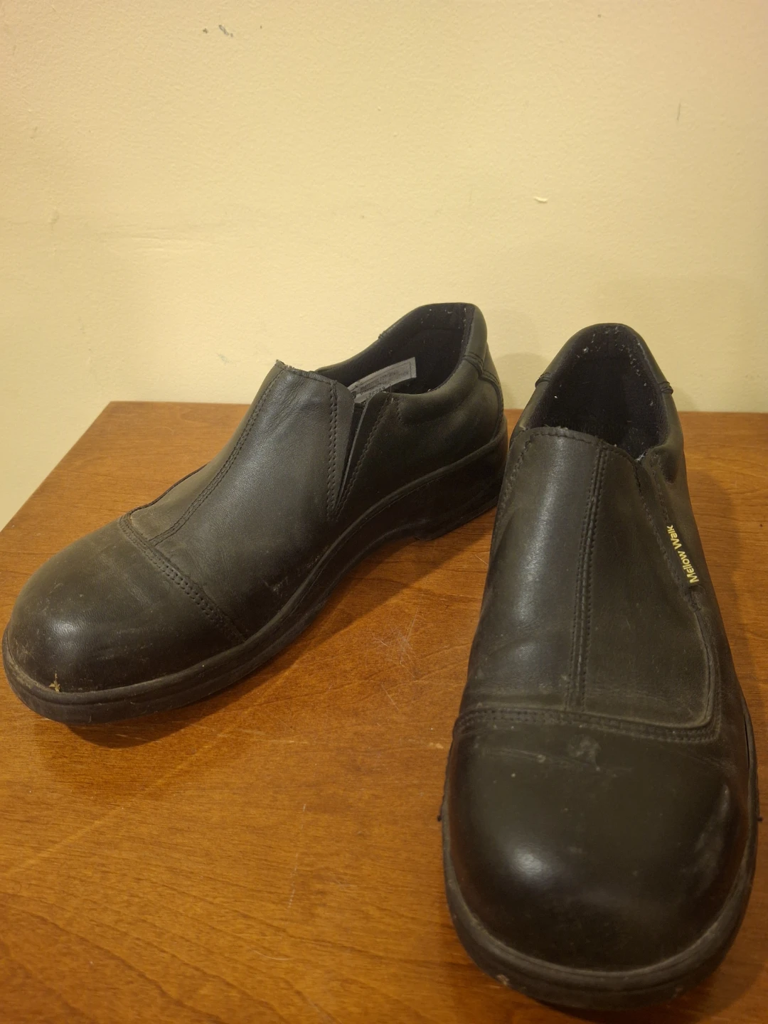 Women's steel toed safety shoes, size 9