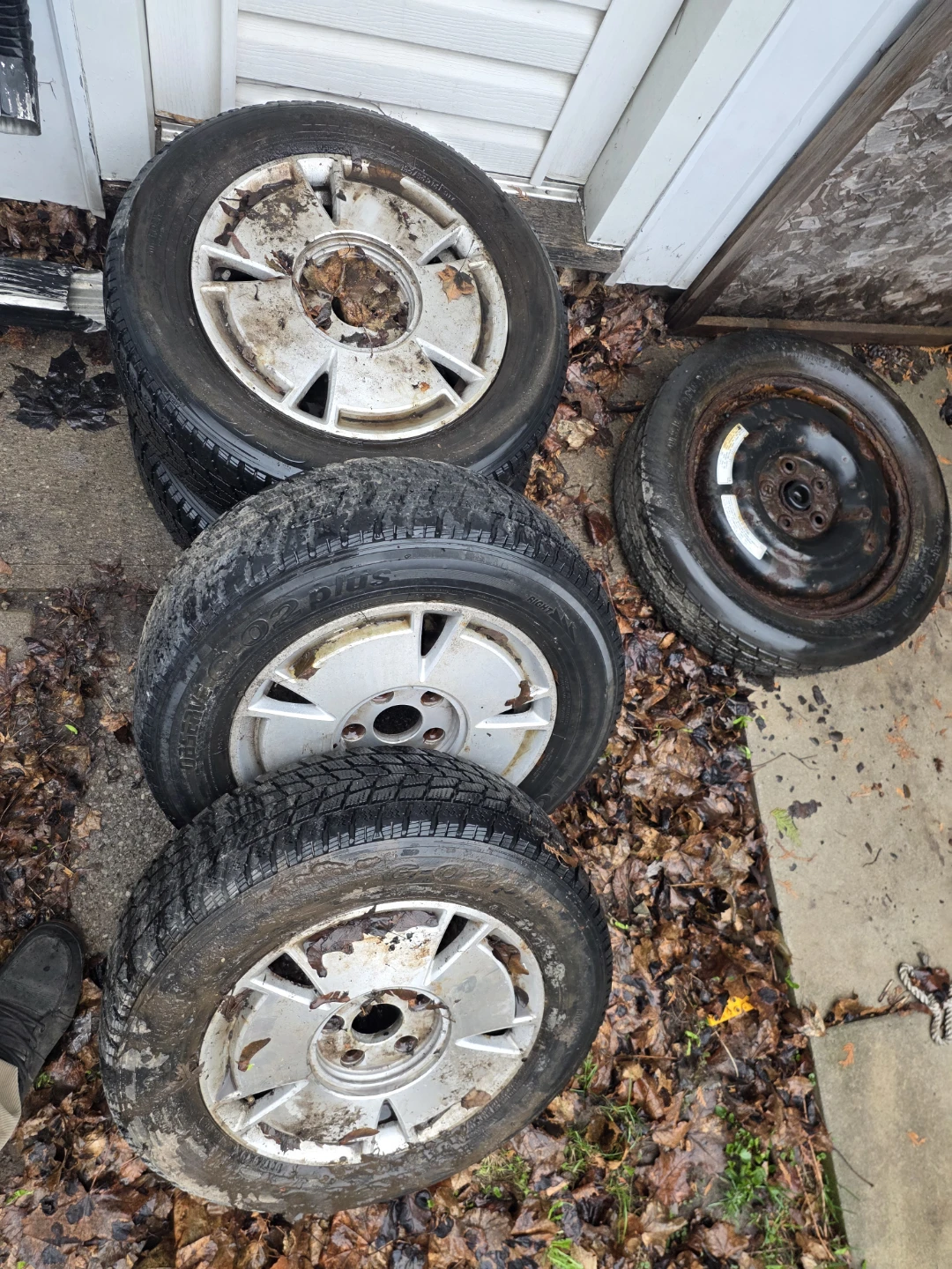 Set of 4 Alloy Wheels with Tires - photo 2