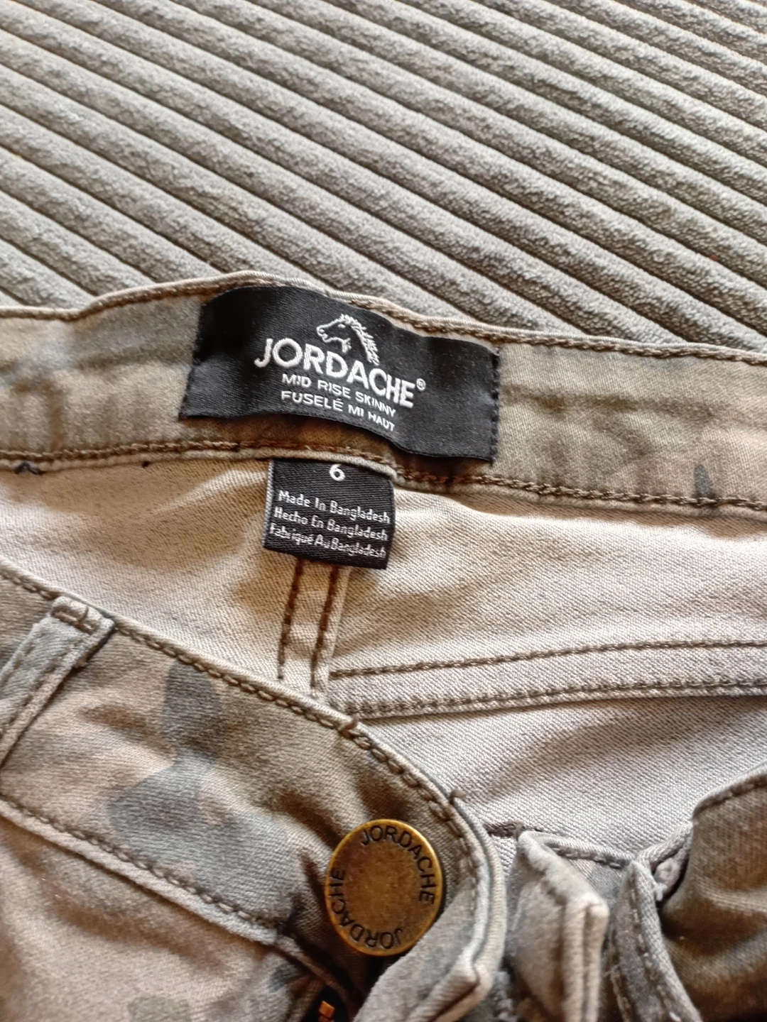 Jordache Mid Rise Skinny Camo Jeans Size 6