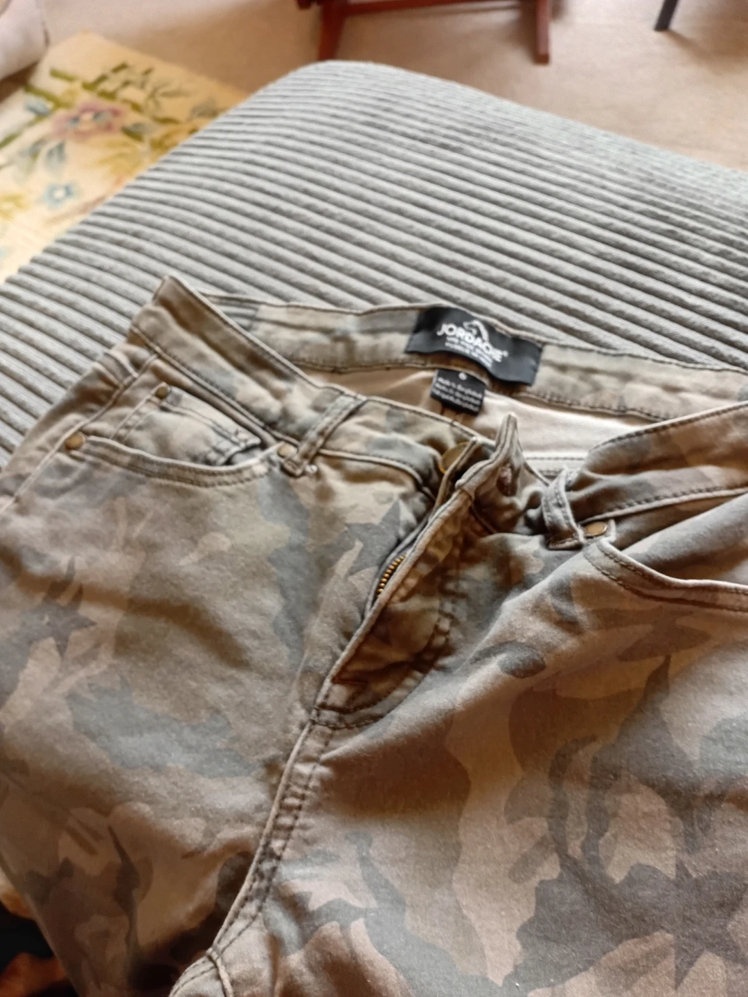 Jordache Mid Rise Skinny Camo Jeans Size 6 - photo 2