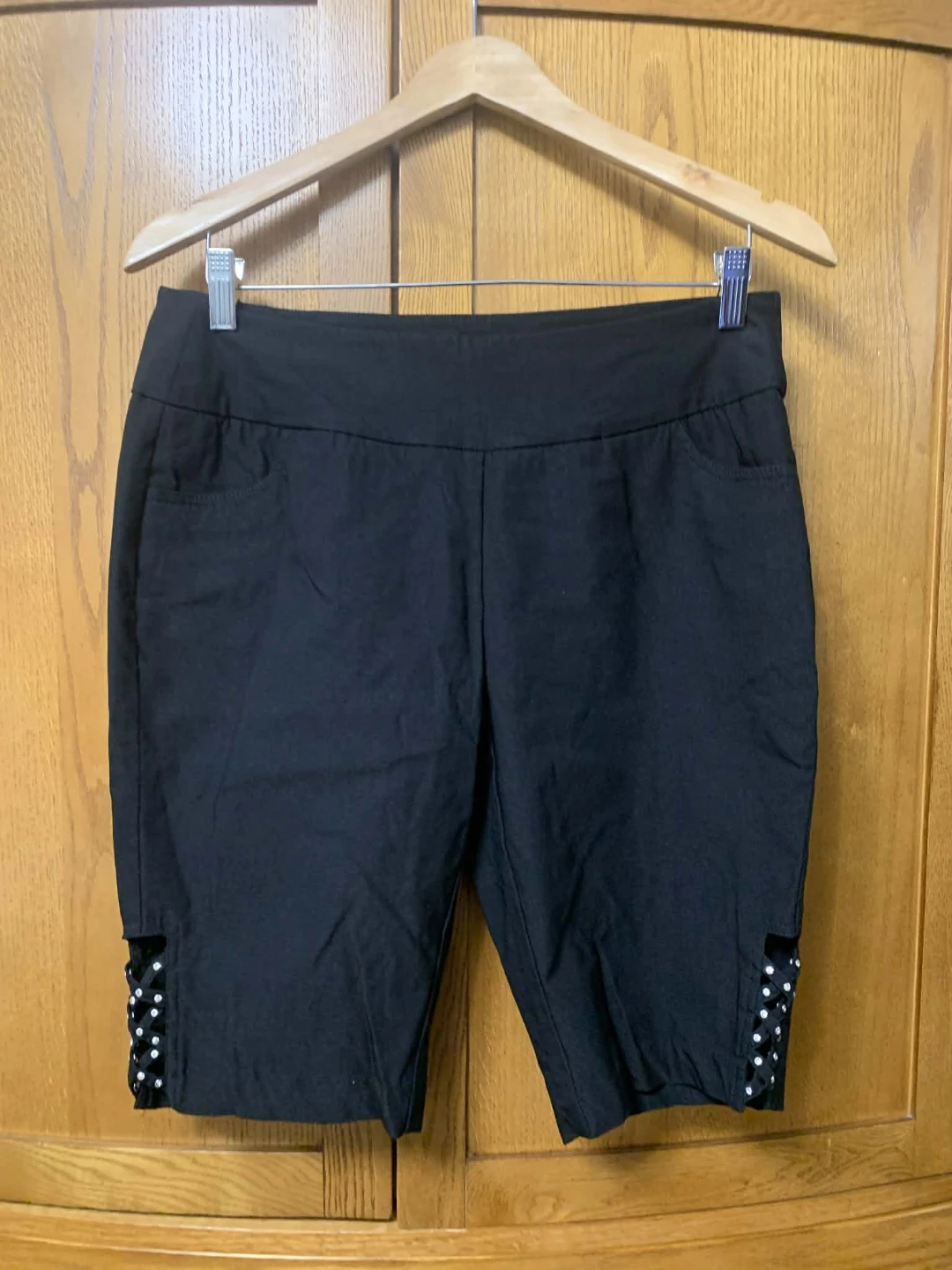 Lulu-B Black Capri Pants Size 8