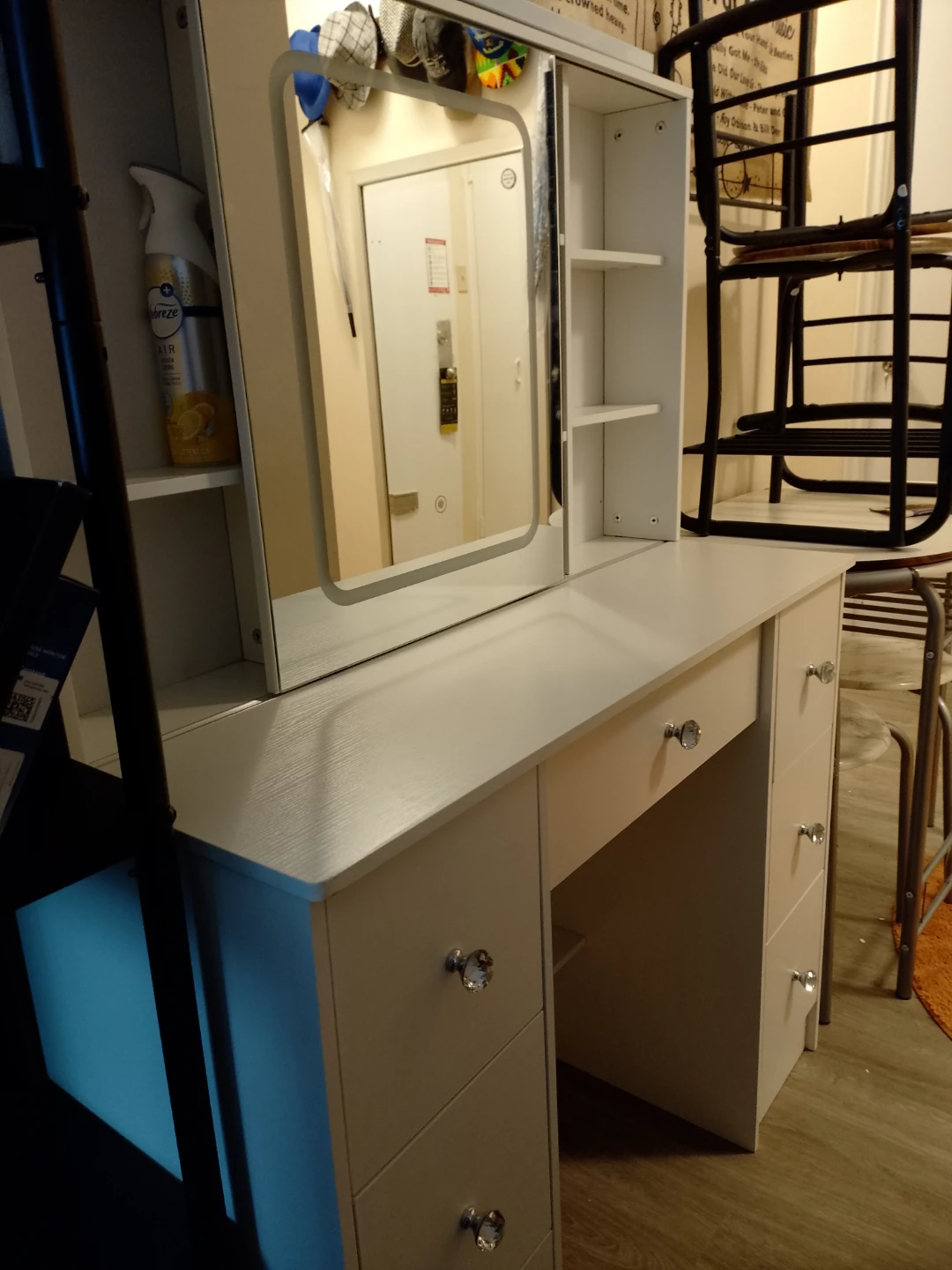 White Vanity Table with LED Mirror - photo 2