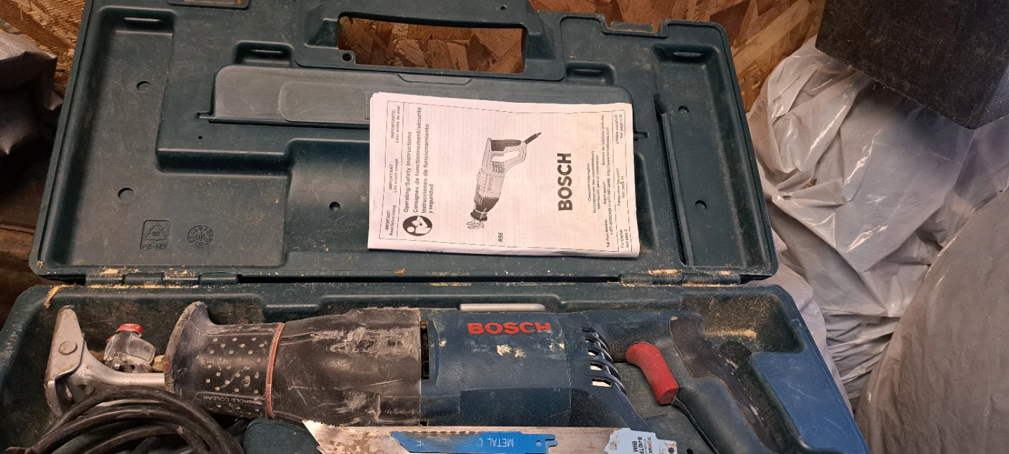 BOSCH Reciprocating Saw with Case and Blades - photo 3