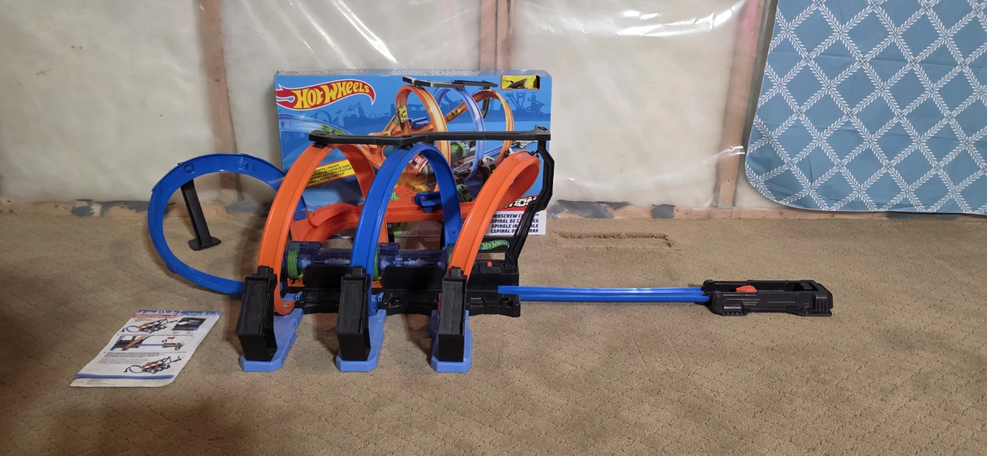 Hot Wheels Corkscrew Crash Toy Car Track Set - photo 2