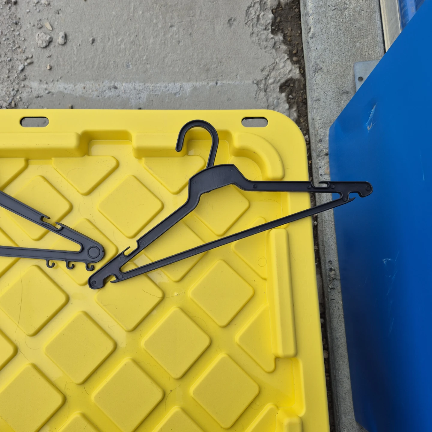 Plastic coat hangers - photo 2