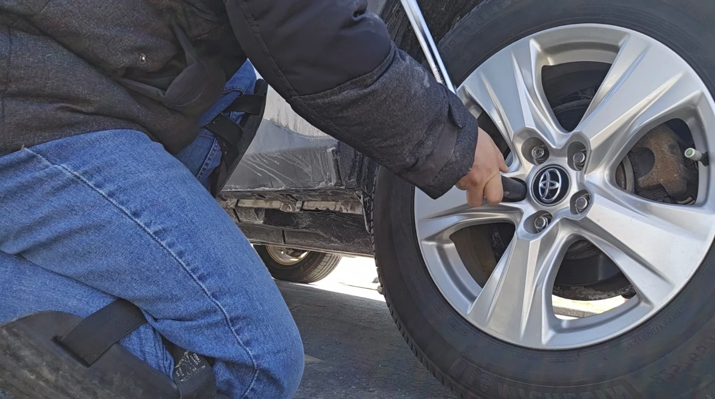 Mobile Tire Swap with TPMS check. - photo 2