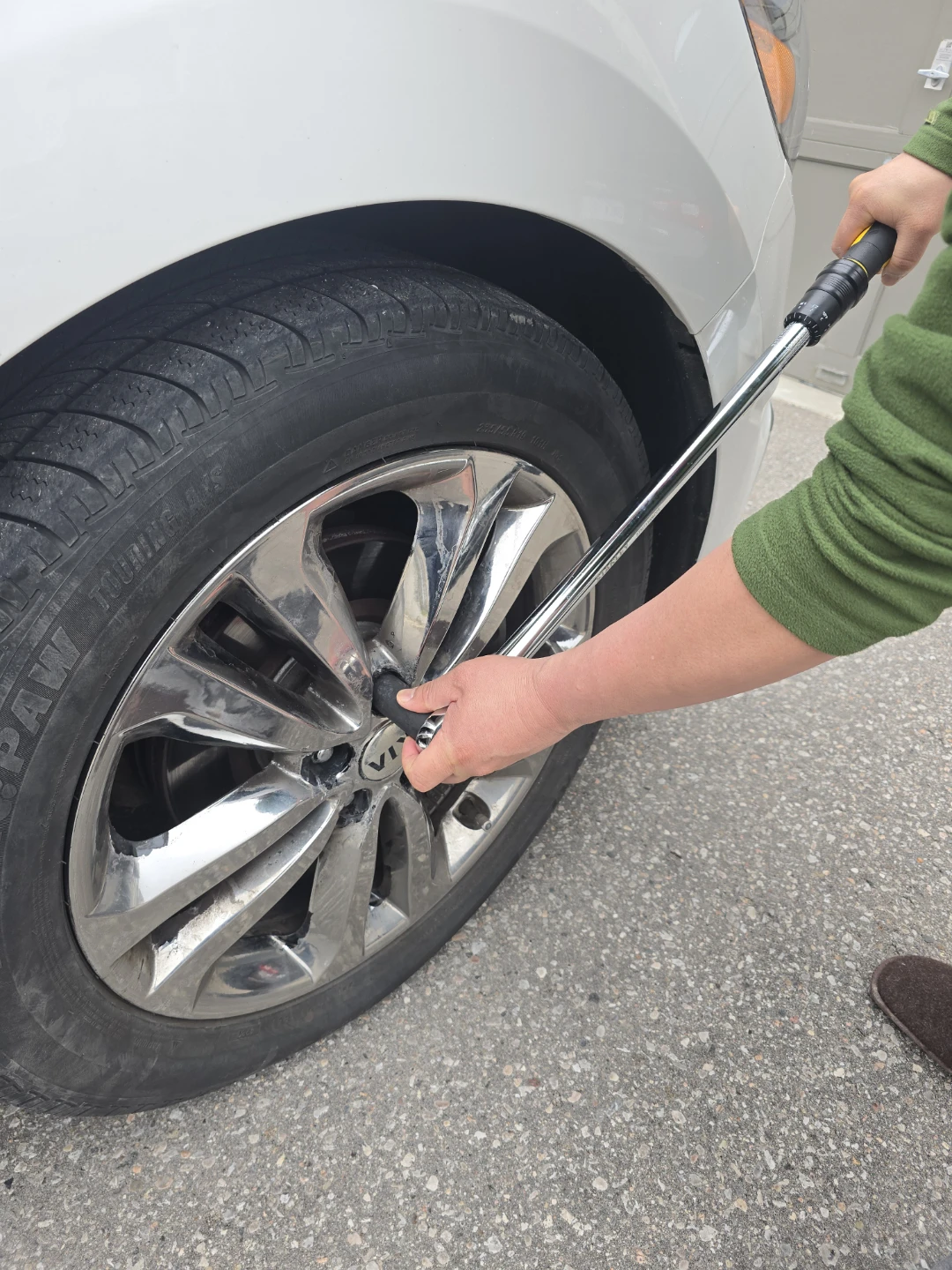Mobile Tire Swap with TPMS check. - photo 4