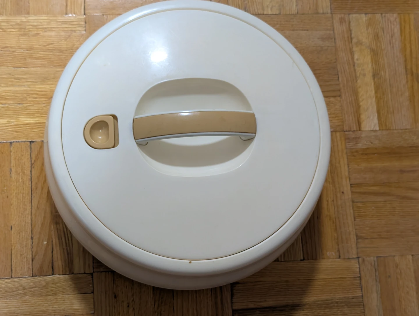 Vintage Casserole Dish with Lid and Serving Trays - photo 4